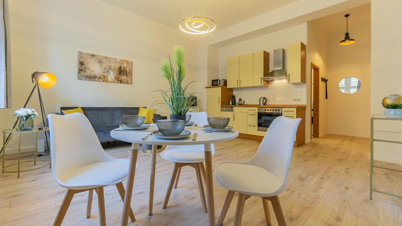 Cityapartment - 53 M², 2 Zimmer, Zentral, Netflix, Kueche, Waschmaschine Cottbus Buitenkant foto
