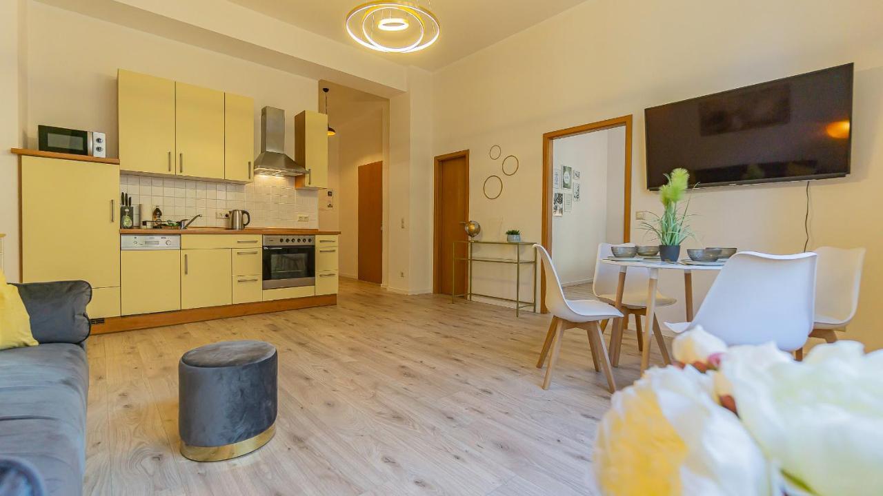 Cityapartment - 53 M², 2 Zimmer, Zentral, Netflix, Kueche, Waschmaschine Cottbus Buitenkant foto