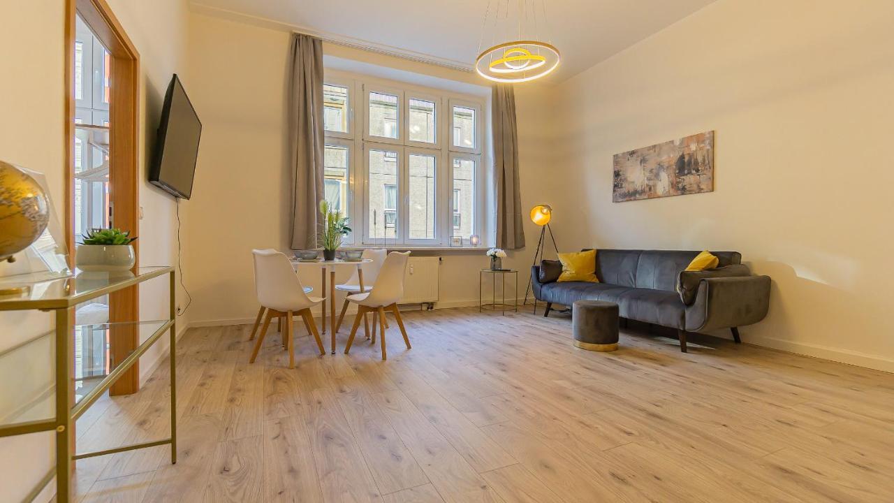 Cityapartment - 53 M², 2 Zimmer, Zentral, Netflix, Kueche, Waschmaschine Cottbus Buitenkant foto